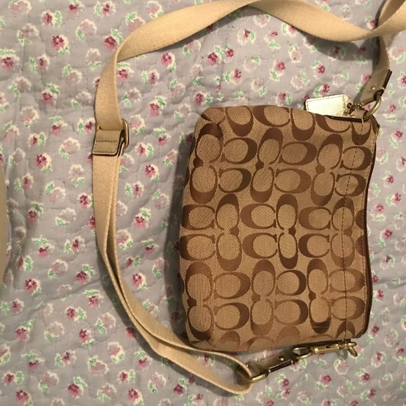 Small Coach crossbody - Picture 4 of 4